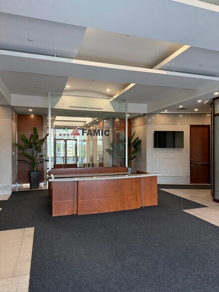 Primary Photo Of 8585 Rte Transcanadienne, Montréal Office Residential For Lease