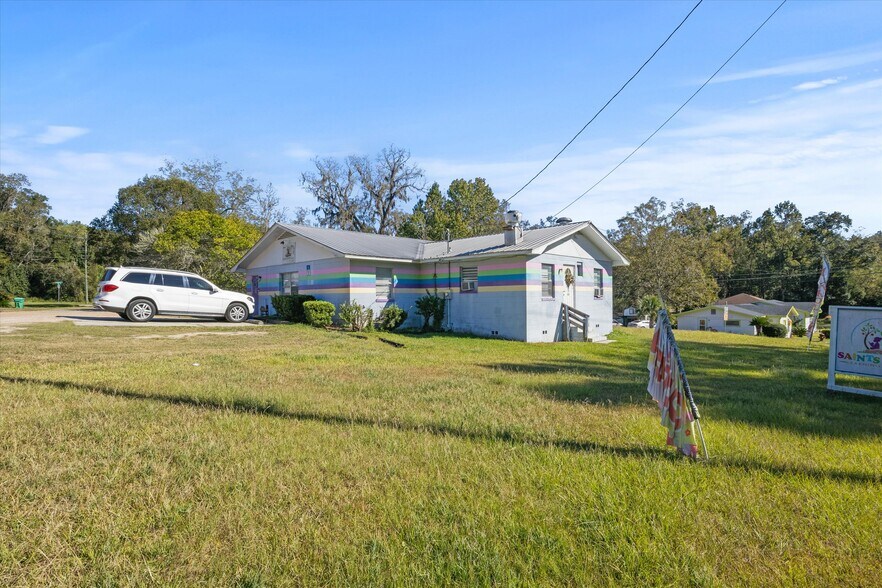 More Photos Of 327 S Adams St, Quincy Daycare Center For Sale