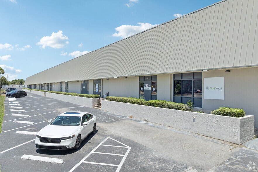 More Photos Of 1271 La Quinta Dr, Orlando Unknown For Lease