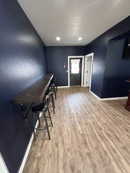 More Photos Of 1000 N 3rd St, Mccall General Retail For Lease