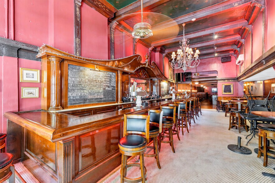 More Photos Of 1123 Walnut St, Philadelphia Bar For Sale