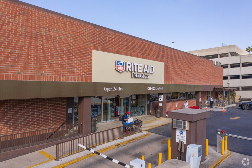 More Photos Of 300 N Canon Dr, Beverly Hills Drugstore For Lease