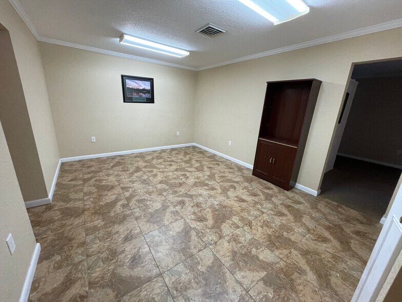 More Photos Of 909 W Magnolia St, Leesburg Medical For Lease