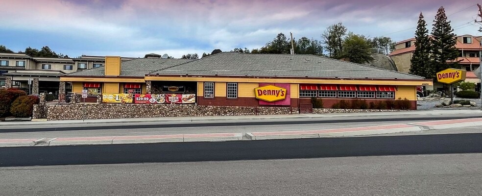 Primary Photo Of 40650 Highway 41, Oakhurst Restaurant For Lease