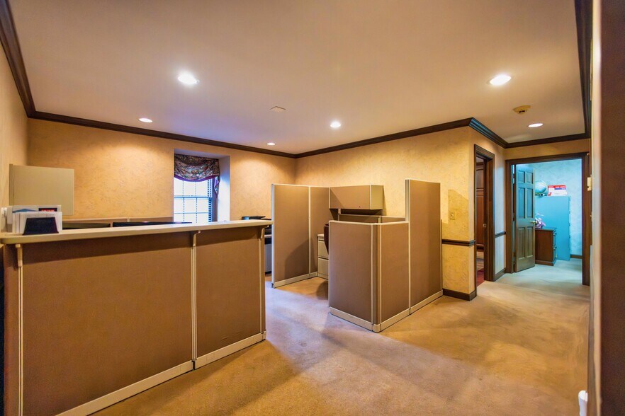 More Photos Of 1615 W Colonial Pky, Inverness Office For Sale
