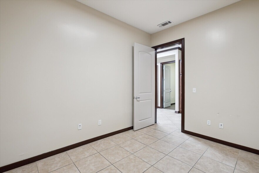 More Photos Of 3403 N Beach St, Fort Worth Medical For Sale