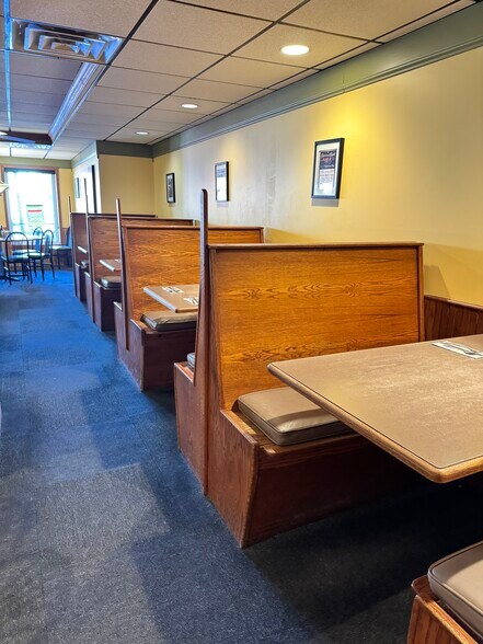 More Photos Of 256 S Main St, Zumbrota Storefront Retail Office For Sale