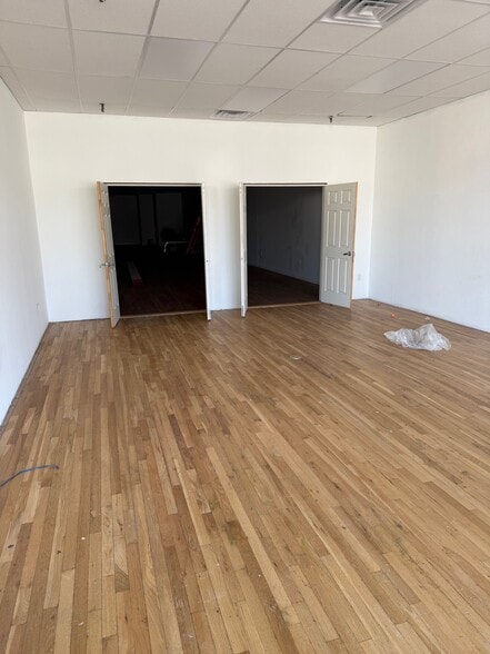 More Photos Of 419-437 Hawkins Ave, Ronkonkoma Storefront For Sale