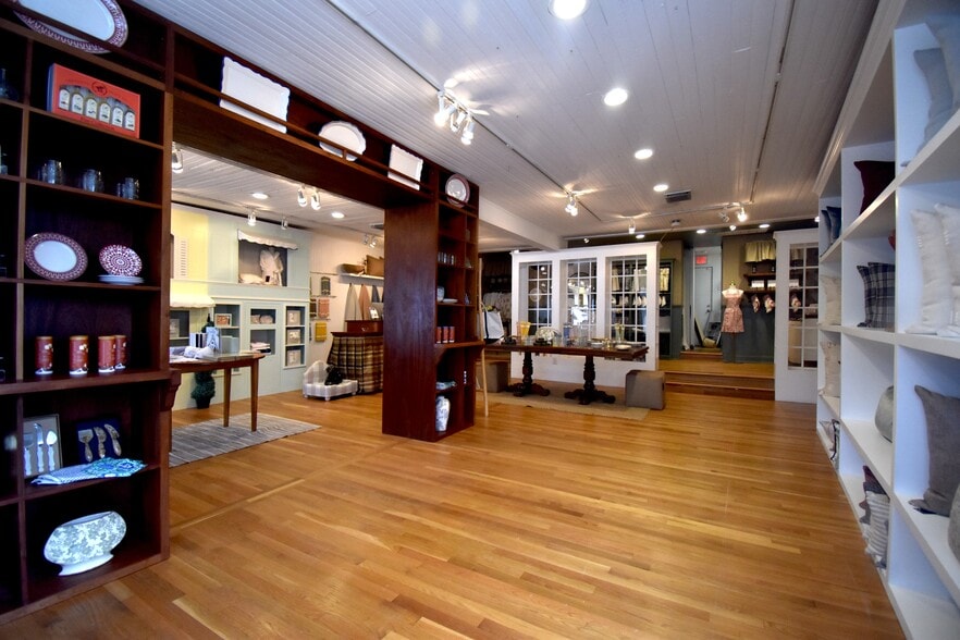 More Photos Of 6 Carlton Ave, Port Washington Storefront For Lease