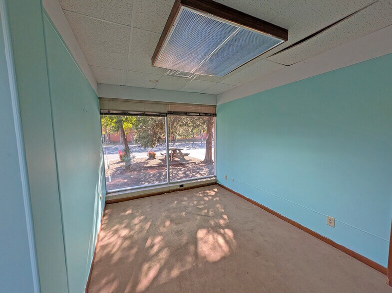 More Photos Of 2001 W Main St, Carbondale Office For Lease