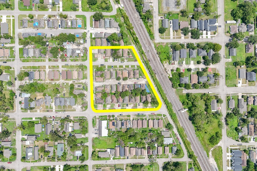 More Photos Of 2101 Hutton St, Houston Apartments For Sale