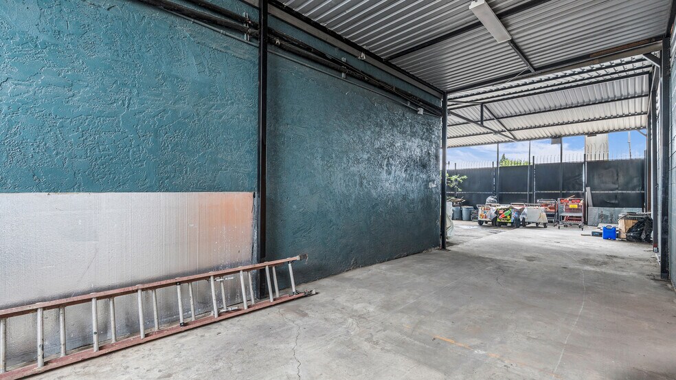 More Photos Of 909 53rd Ave, Oakland Warehouse For Sale