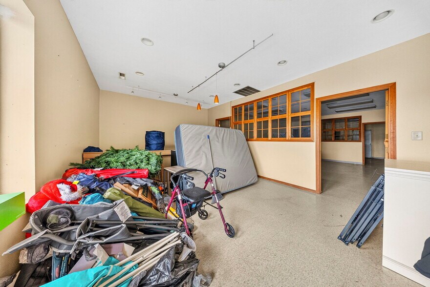 More Photos Of 848 W Johnson Dr, Terre Haute Storefront Retail Office For Sale