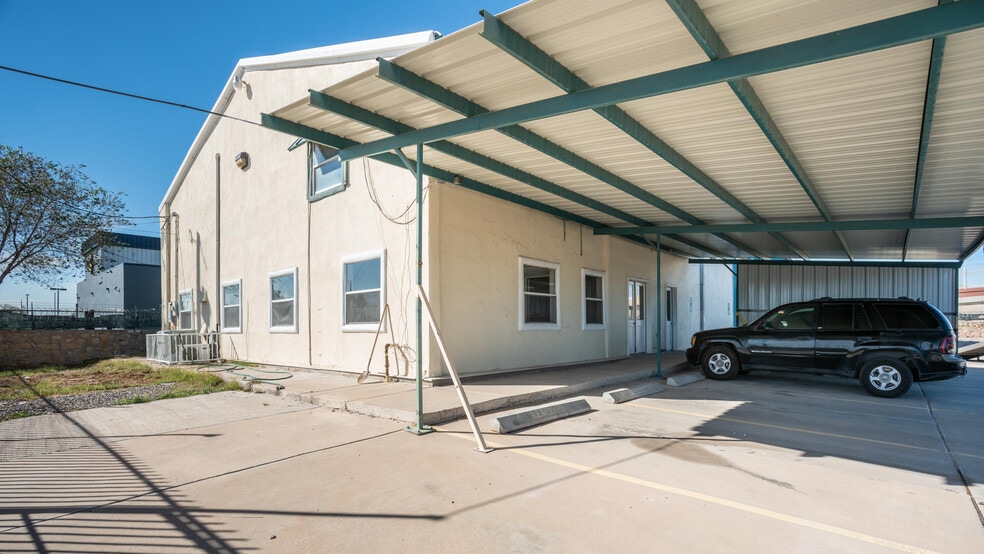 More Photos Of 8139 Beatrix Ln, El Paso Warehouse For Lease