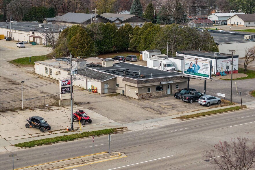 More Photos Of 1940 S Cedar Ave, Owatonna Showroom For Sale