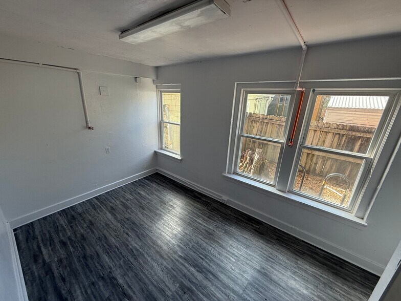 More Photos Of 1002 W University Ave, Gainesville Specialty For Sale