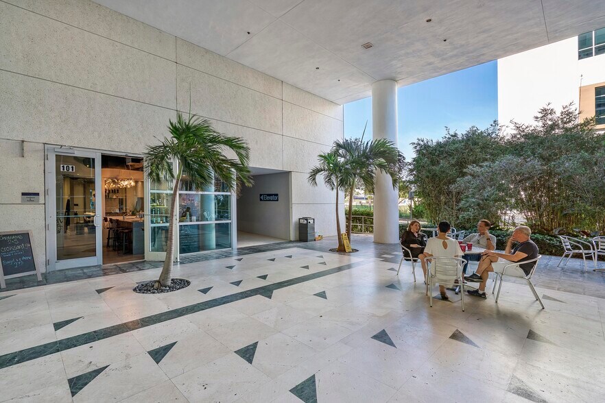 More Photos Of 20900 NE 30th Ave, Aventura Office Residential For Lease