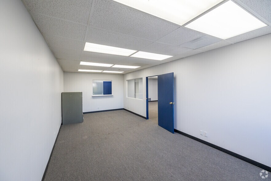 More Photos Of 314 N Wilmington Blvd & 915 W C St, Wilmington Industrial For Sale