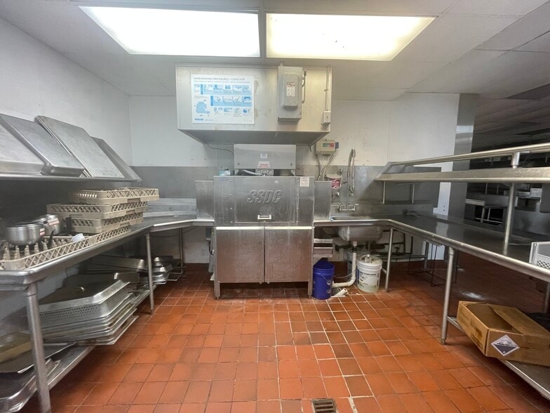 More Photos Of 905 E Gregory St, Pensacola Restaurant For Sale