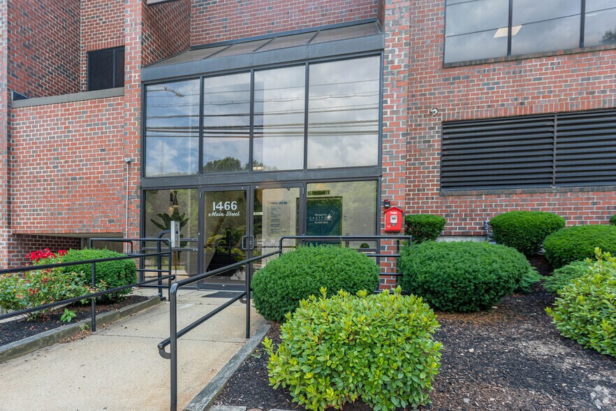More Photos Of 1466 Main St, Waltham Office For Sale
