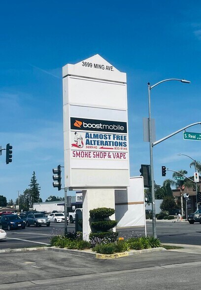 More Photos Of 3699 Ming Ave, Bakersfield Unknown For Lease