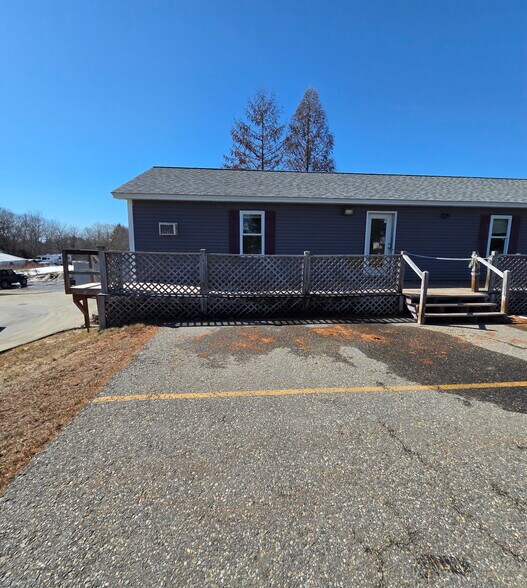 More Photos Of 16 Vassalboro Rd, China General Retail For Lease