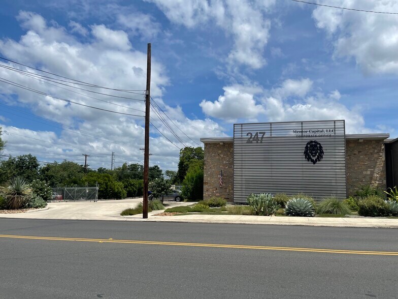More Photos Of 247 W Olmos Dr, San Antonio Office For Lease
