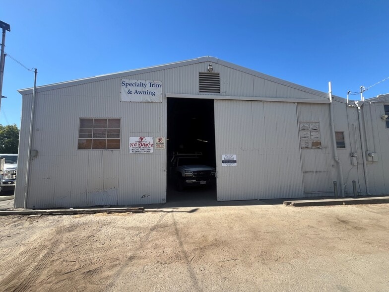 More Photos Of 712 17th St, Bakersfield Warehouse For Lease