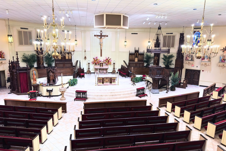 More Photos Of 9101 Airline Dr, Houston Religious Facility For Sale