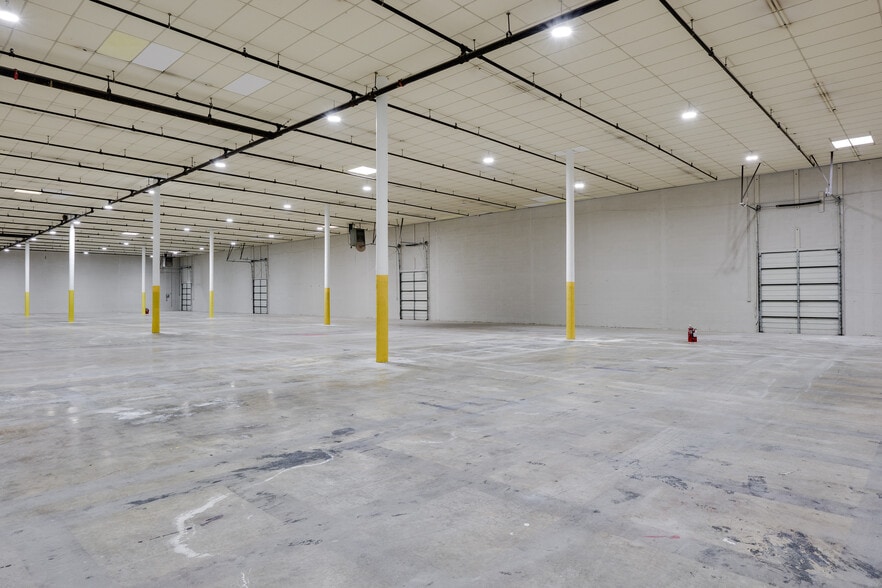 More Photos Of 5124 Sharp St, Dallas Distribution For Lease
