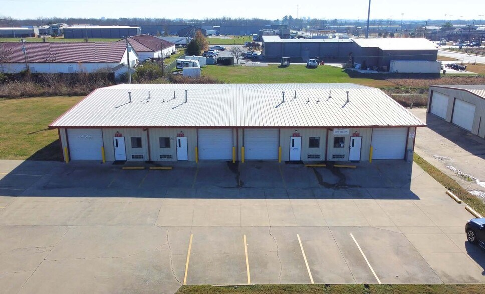 Primary Photo Of 1710-1716 W Acorn Dr, Rogers Warehouse For Lease