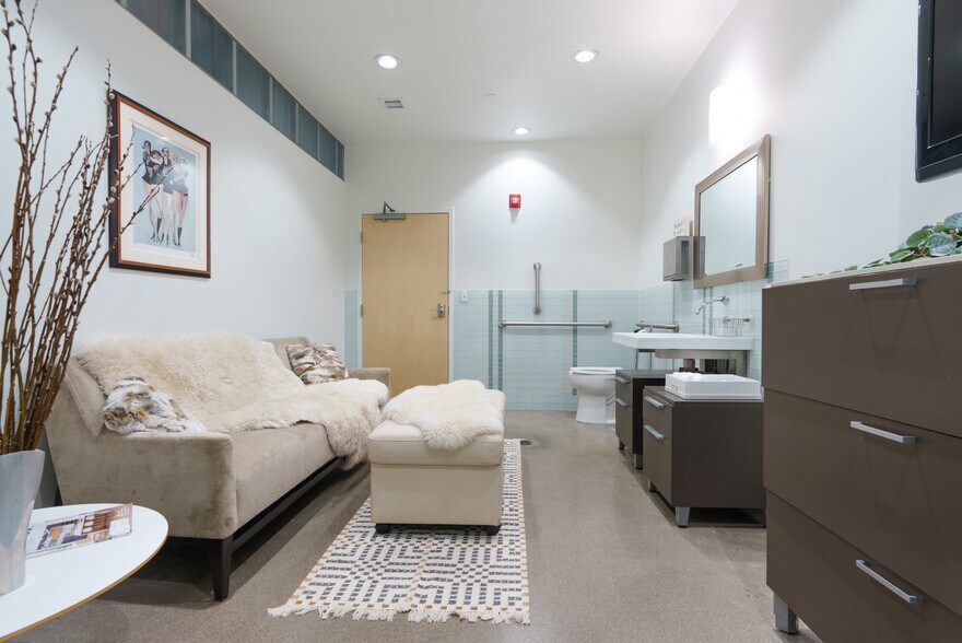 More Photos Of 2210 Blake St, Denver Apartments For Lease