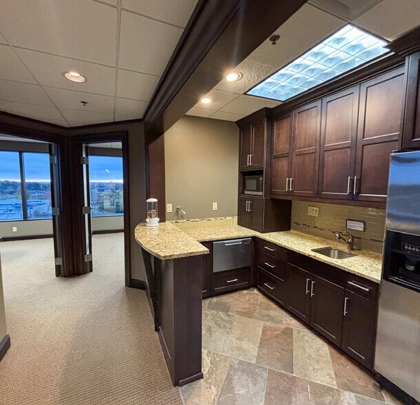 More Photos Of 5101 Vernon Ave, Edina Office For Lease