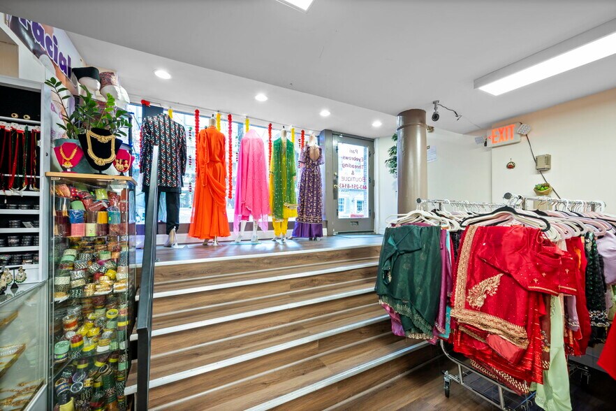 More Photos Of 338 N Charles St, Baltimore Storefront Retail Residential For Sale