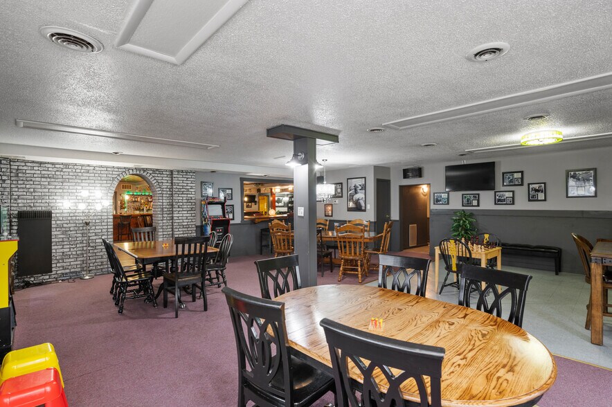 More Photos Of 17001 IN-3, Eaton Bar For Sale