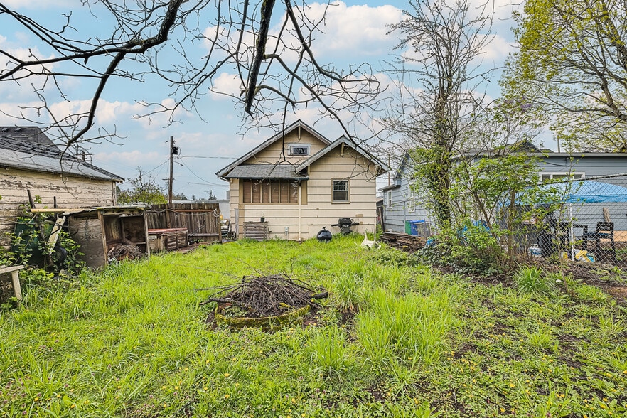 More Photos Of 5417 NE 15th Ave, Portland Specialty For Sale