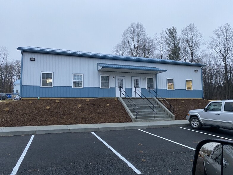 Primary Photo Of 3137 N Westbury Village Dr, Bloomington Warehouse For Lease