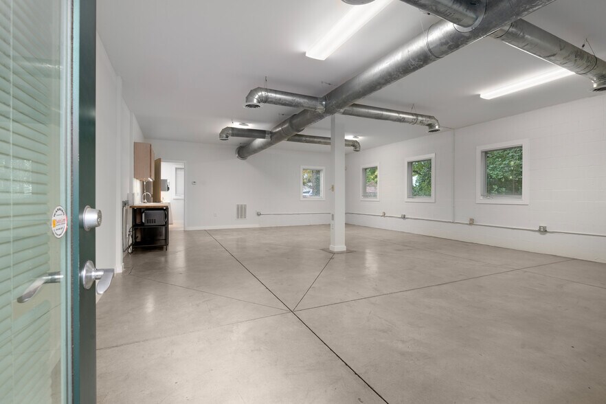 More Photos Of 2035 Manchester St NE, Atlanta Loft Creative Space For Lease