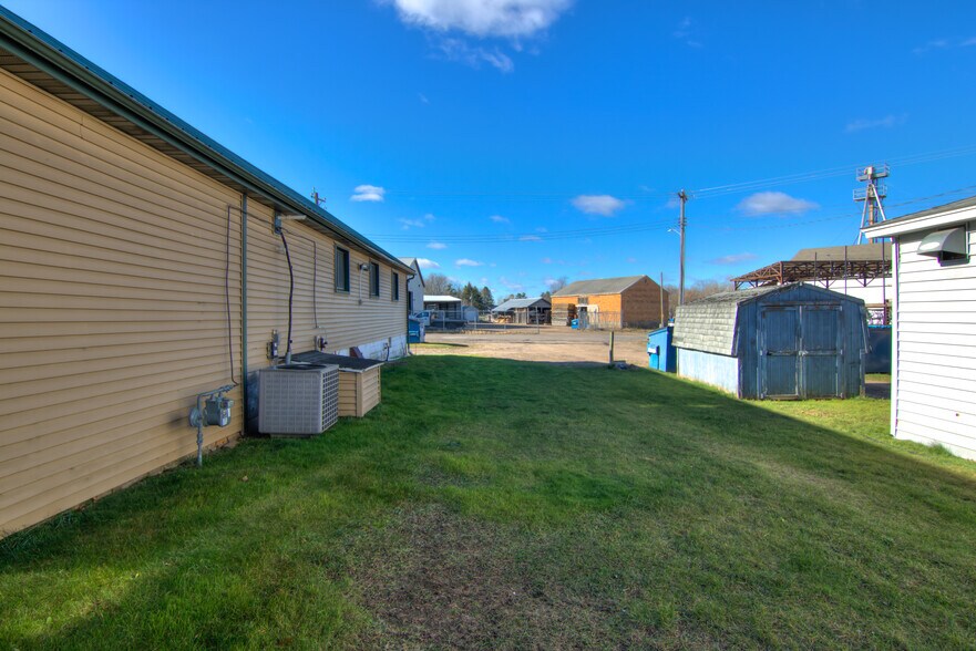 More Photos Of 115 Diamond St N, Ridgeland General Retail For Sale