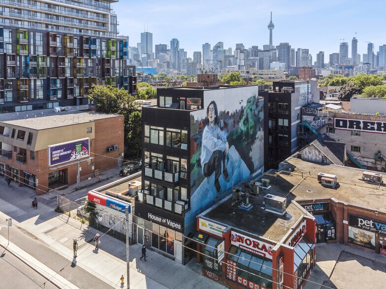 More Photos Of 335 College St, Toronto Apartments For Sale