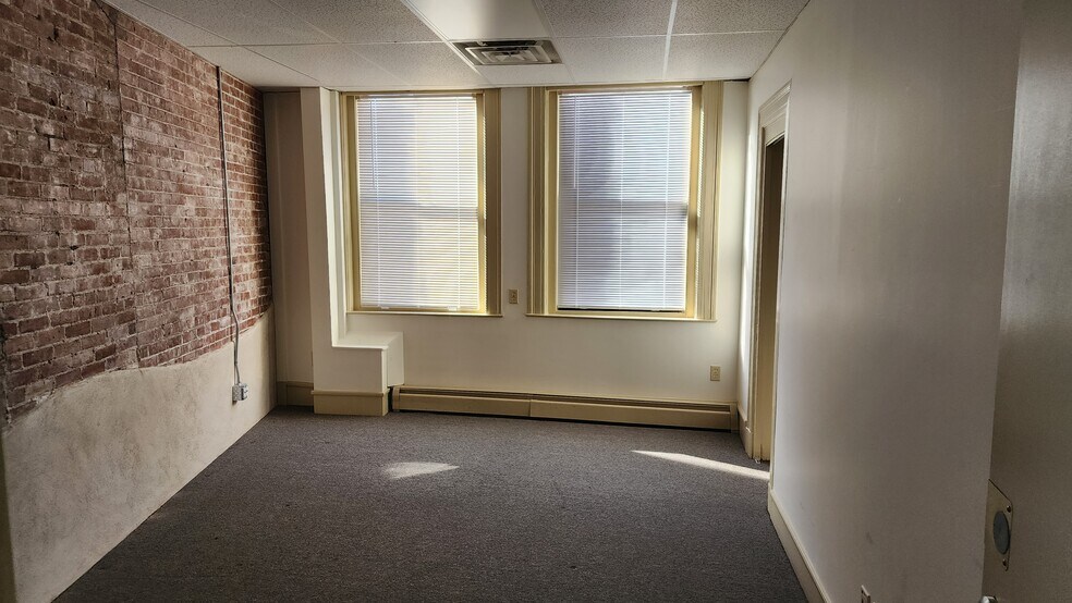 More Photos Of 14-18 Broadway, Taunton Storefront Retail Office For Lease