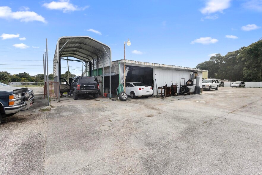 More Photos Of 2480 N Woodland Blvd, Deland Flex For Sale