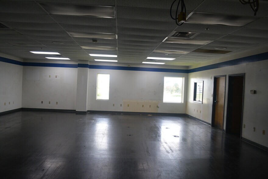 More Photos Of 1514 Progress Dr, Albion Manufacturing For Sale