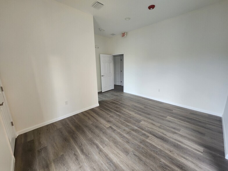 More Photos Of 2641 Fruitville Rd 0, Sarasota Medical For Sale