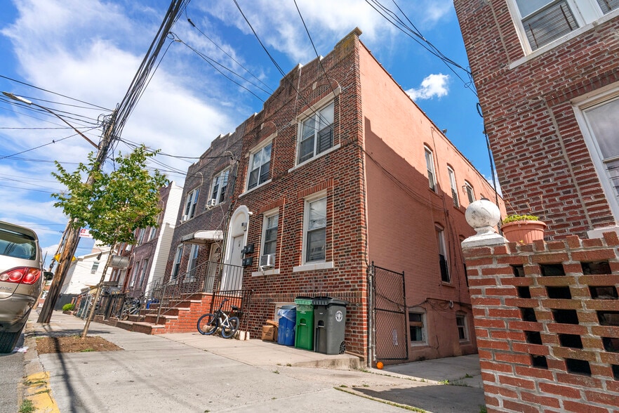 More Photos Of 18 Brighton 4th Ter, Brooklyn Apartments For Sale