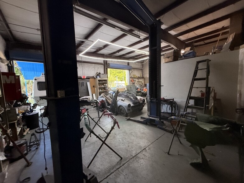 More Photos Of 5508 Benchmark Ln, Sanford Warehouse For Sale