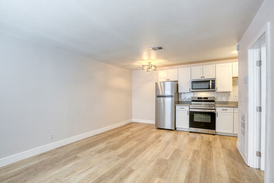 More Photos Of 317 S 9th St, Las Vegas Apartments For Sale