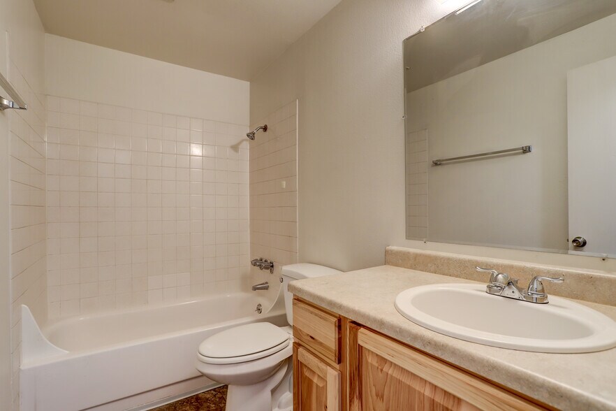 More Photos Of 2615-2631 SE 111th Ave, Portland Apartments For Sale