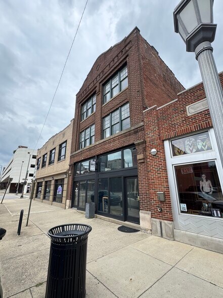 More Photos Of 108-110 E Main St, Columbus Storefront Retail Office For Sale