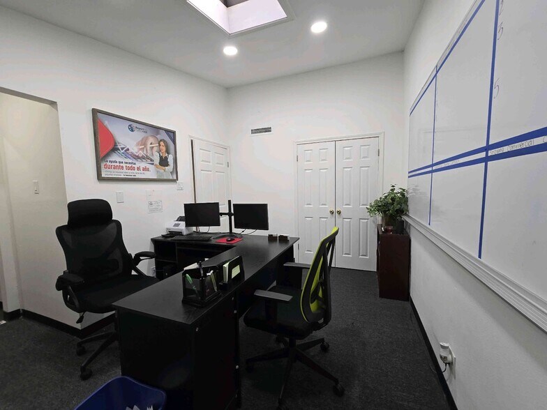 More Photos Of 1212 Crosstimbers St, Houston Office Residential For Sale
